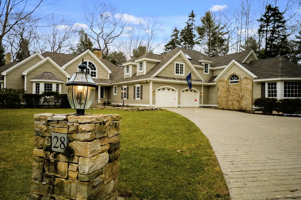 28 Rivers Edge Drive Kennebunk ME 04043