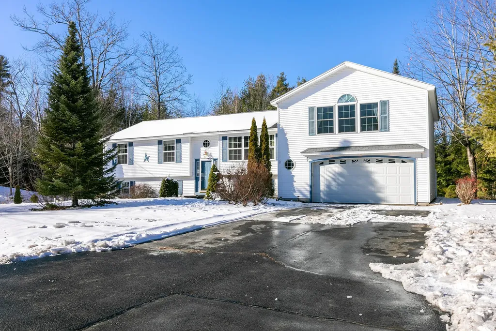15 Easy Street Standish ME 04084