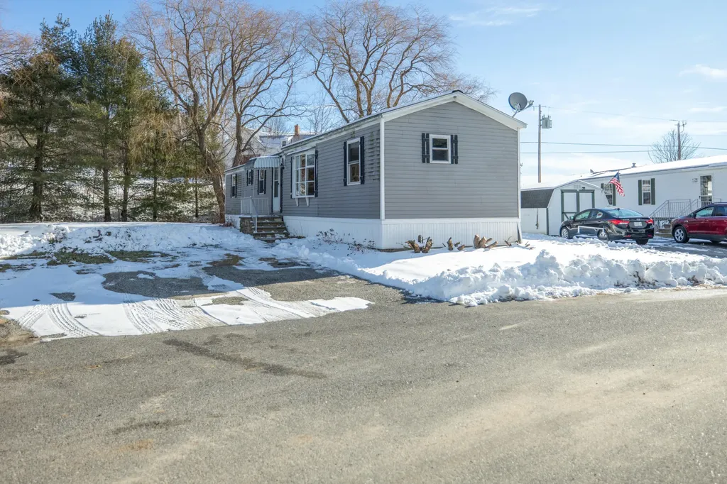 18 Brook Drive Poland ME 04274