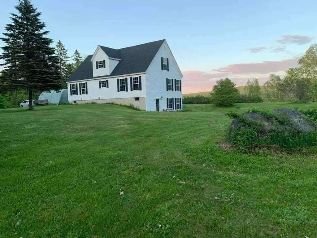 10 Hamor Lane Winterport ME 04496