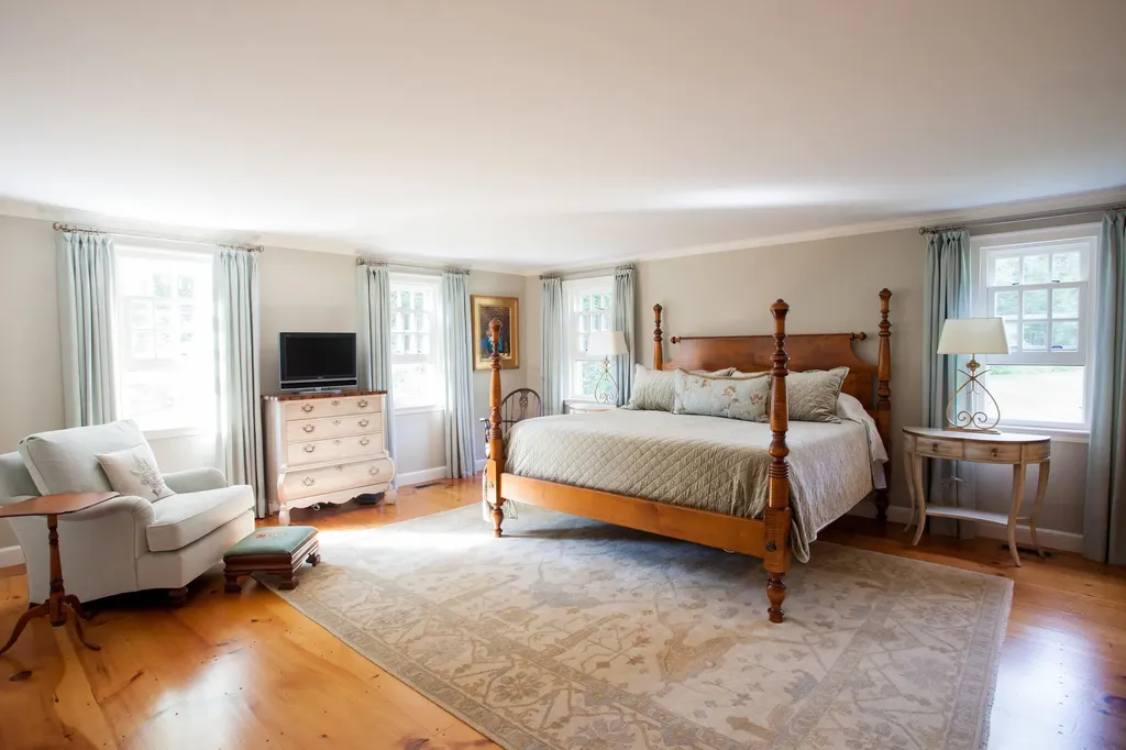 37 Raynes Neck Road York ME 03909