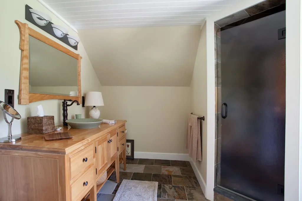 37 Raynes Neck Road York ME 03909