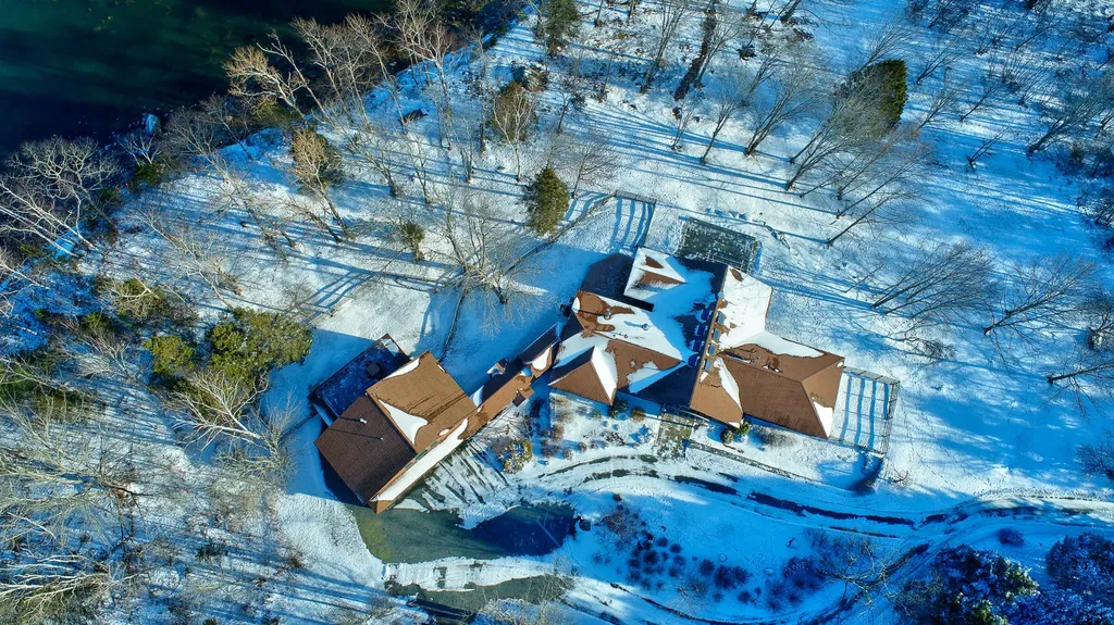 1212 Newbury Neck Road Surry ME 04684
