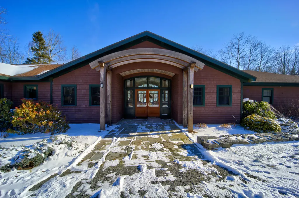 1212 Newbury Neck Road Surry ME 04684