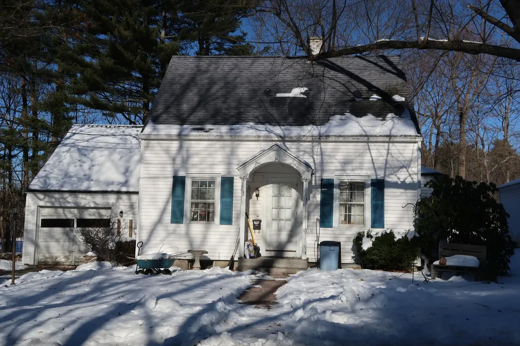 13 Fairview Avenue Augusta ME 04330