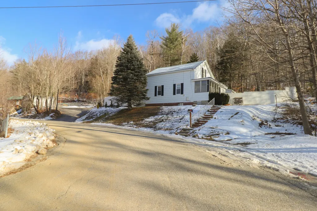 16 Chase Avenue Mexico ME 04257
