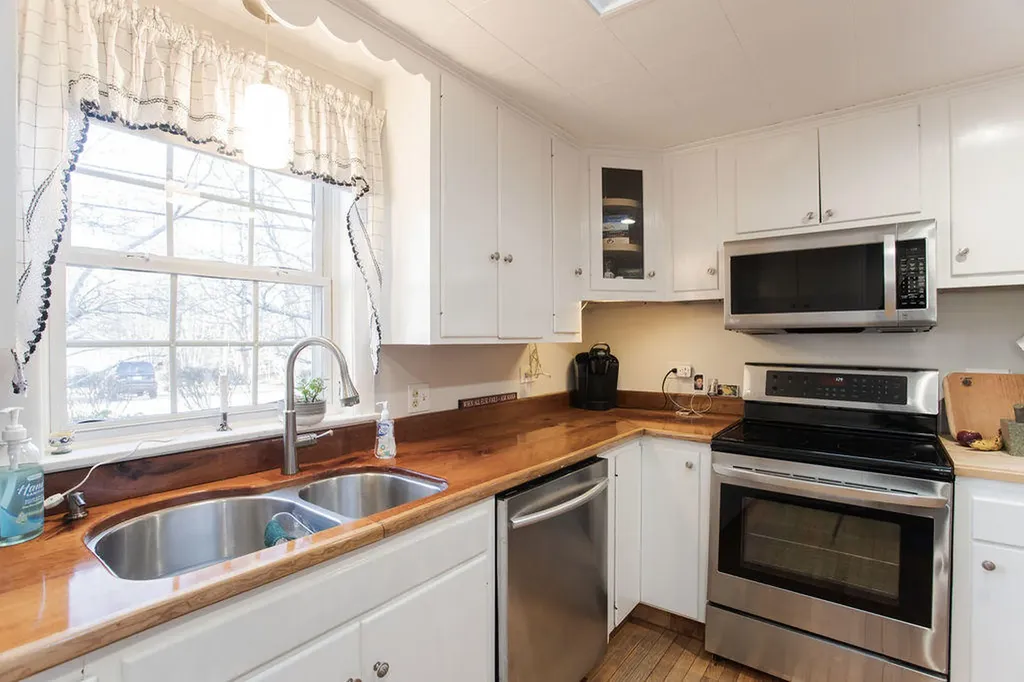 15 Organug Road York ME 03909