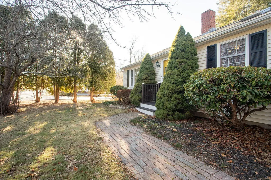 15 Organug Road York ME 03909
