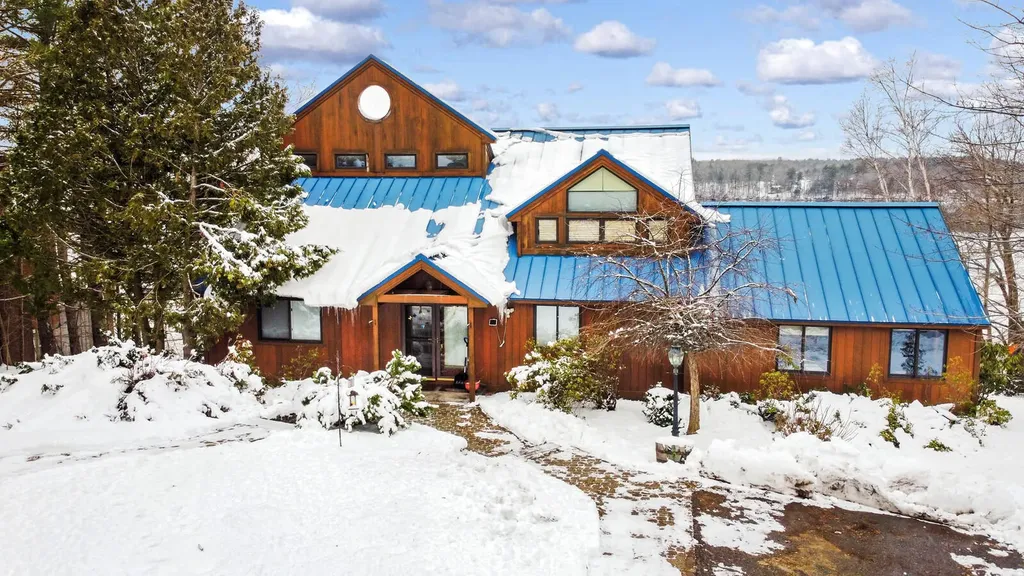 1220 Lakeview Drive China ME 04358