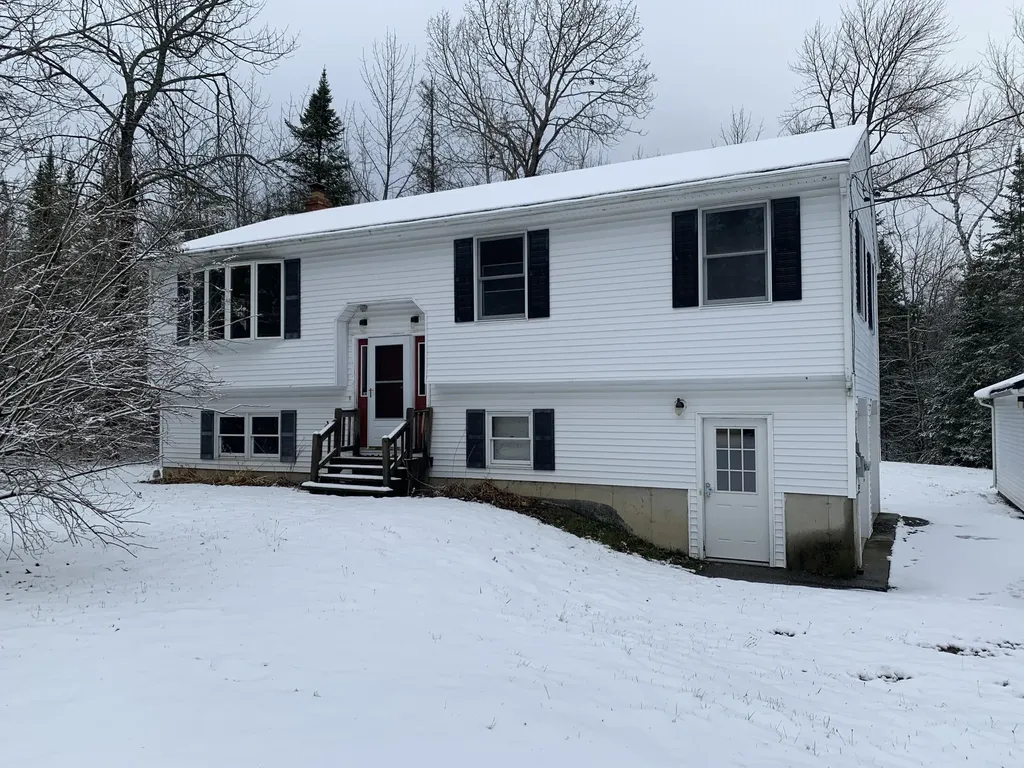 2995 Broadway Glenburn ME 04401