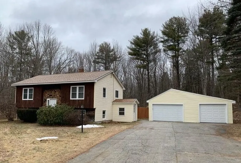 85 Old Lisbon Road Topsham ME 04086