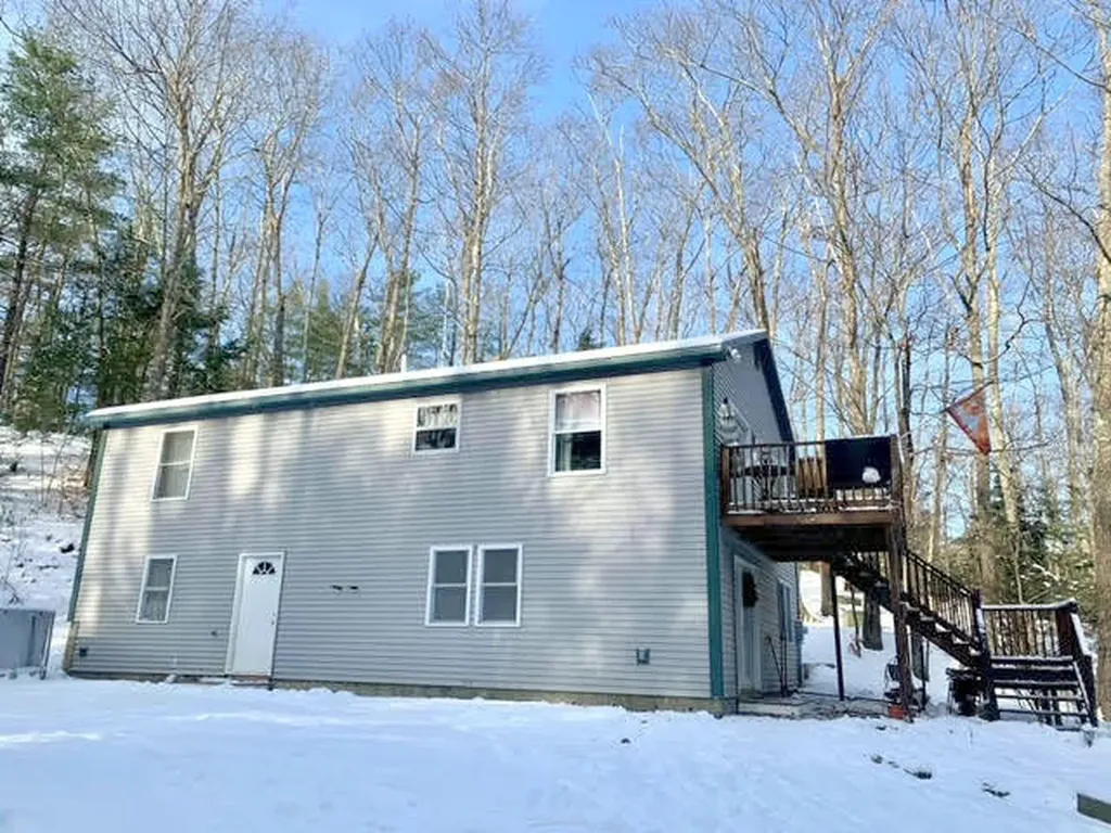 39 Fairbanks Road Manchester ME 04351