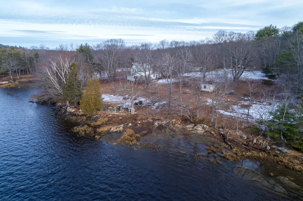 51 Hanson Bay Drive Woolwich ME 04579