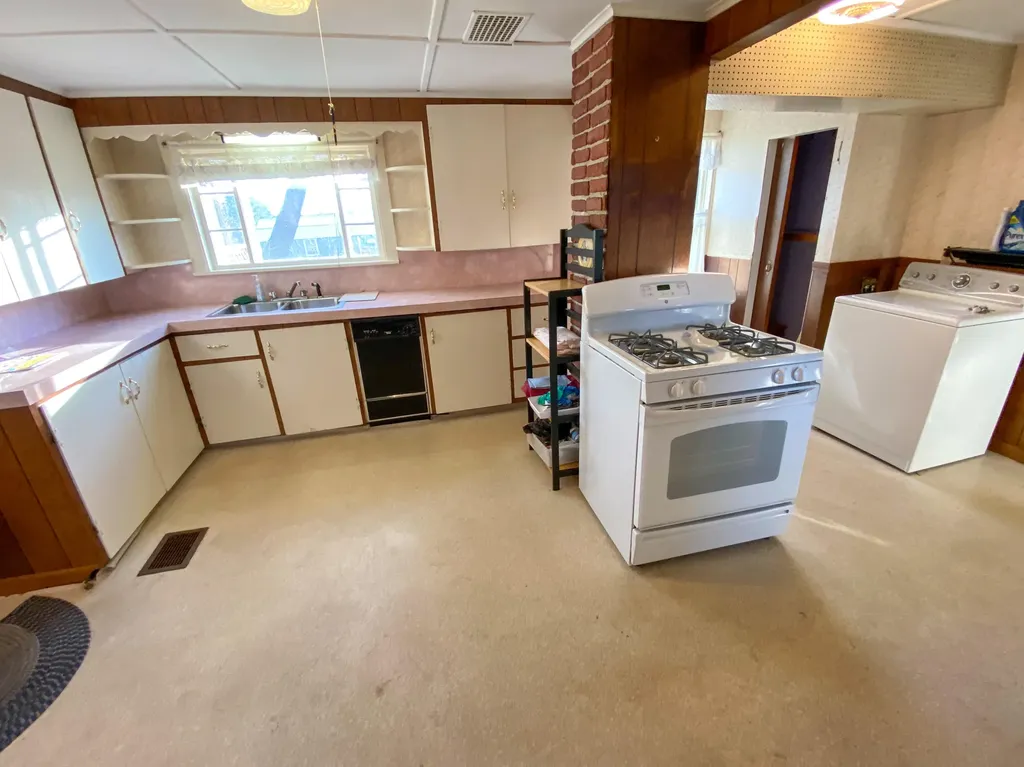 230 Limerock Street Rockland ME 04841