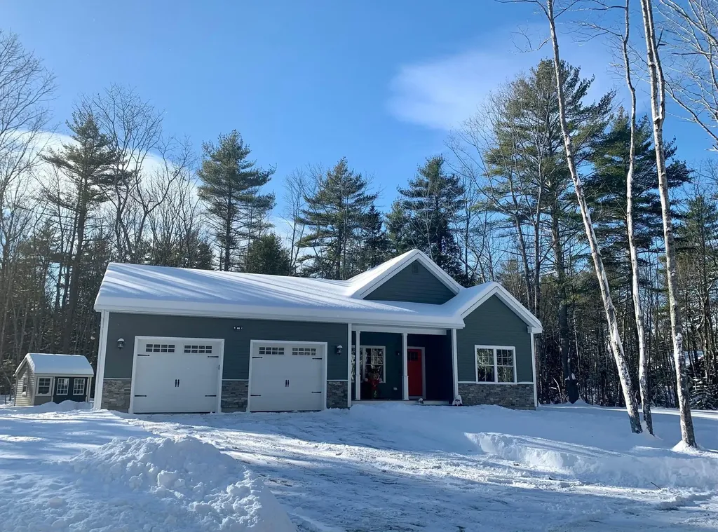55 Somerset Place Topsham ME 04086