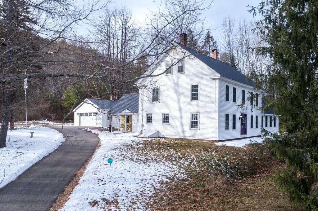 9 Cottons Knoll Hiram ME 04041