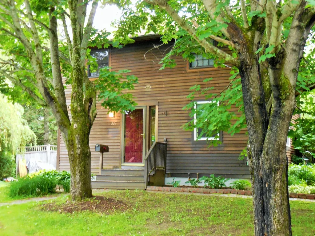 32 South Street Newport ME 04953