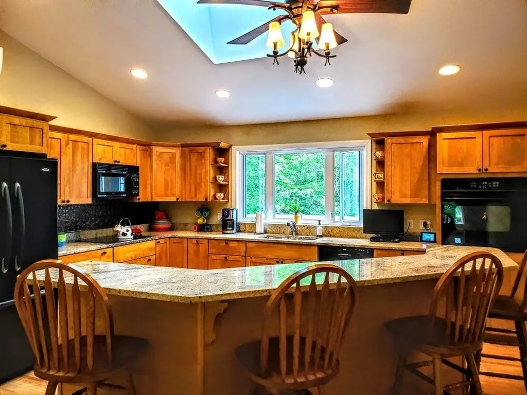 64 Libbey Lane Glenburn ME 04401