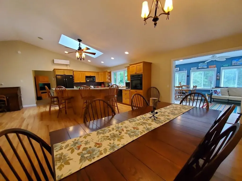 64 Libbey Lane Glenburn ME 04401