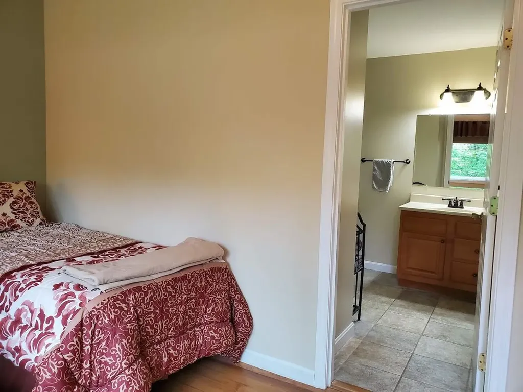 64 Libbey Lane Glenburn ME 04401