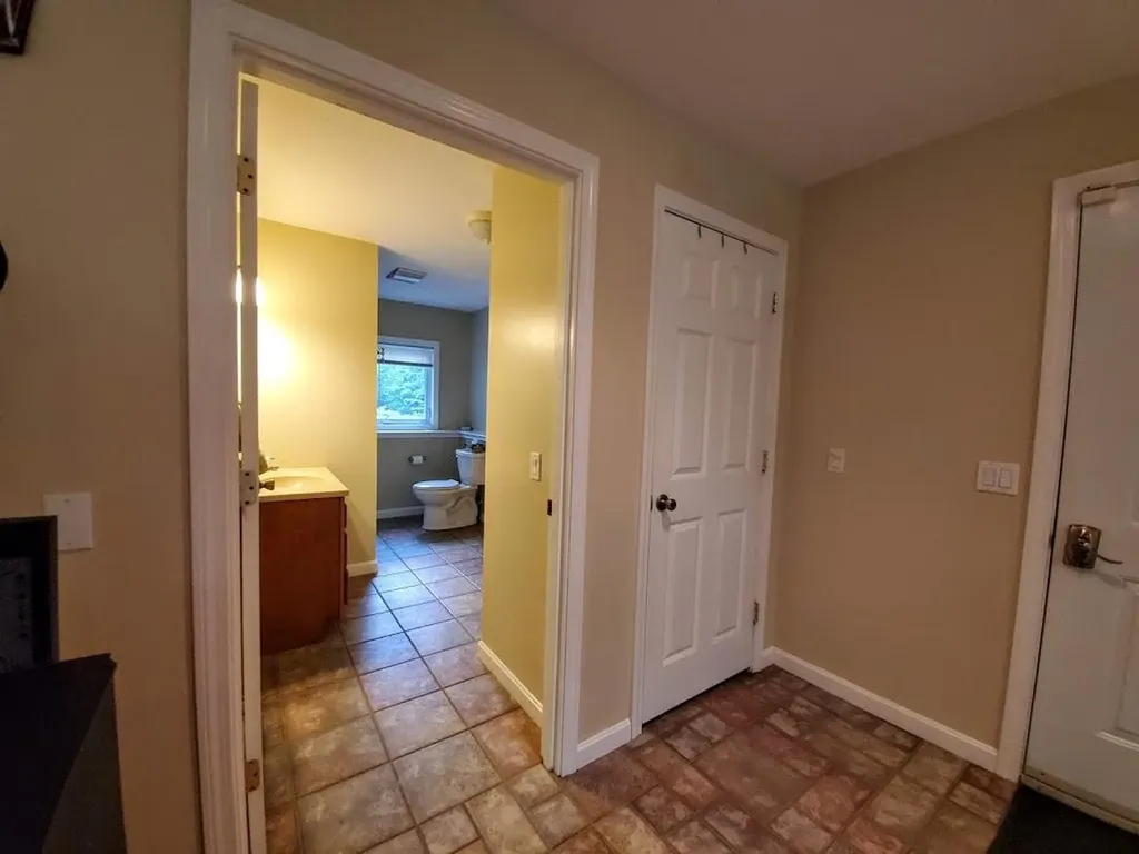 64 Libbey Lane Glenburn ME 04401