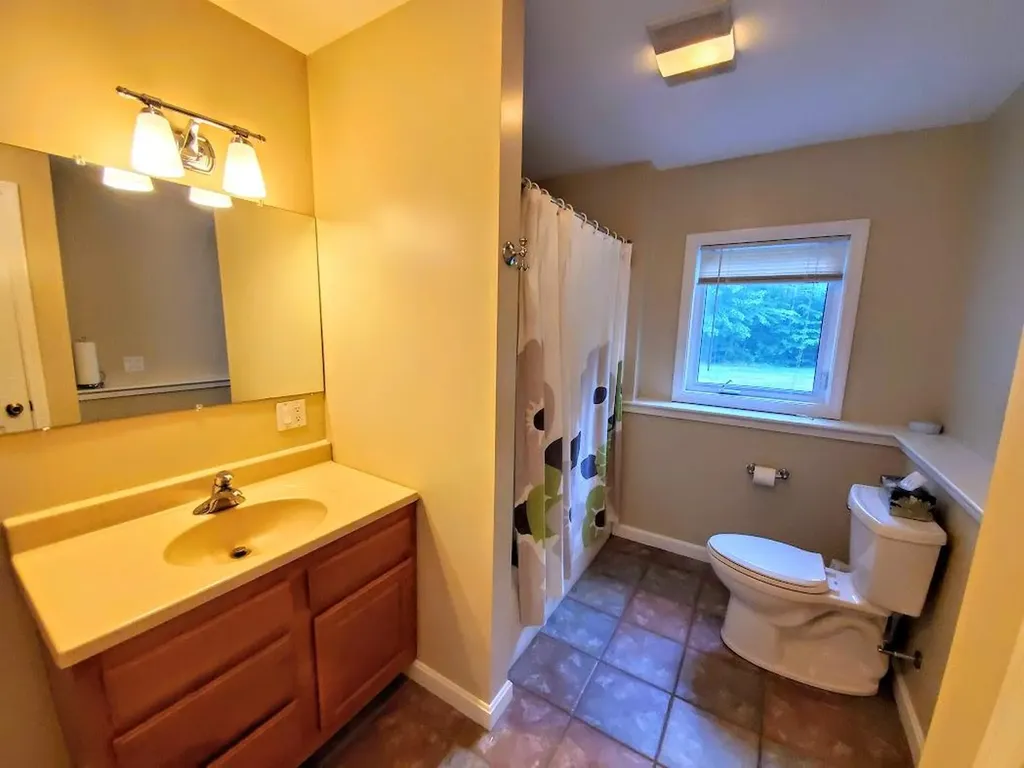 64 Libbey Lane Glenburn ME 04401