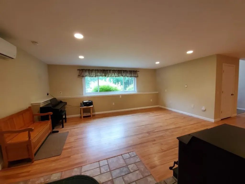 64 Libbey Lane Glenburn ME 04401