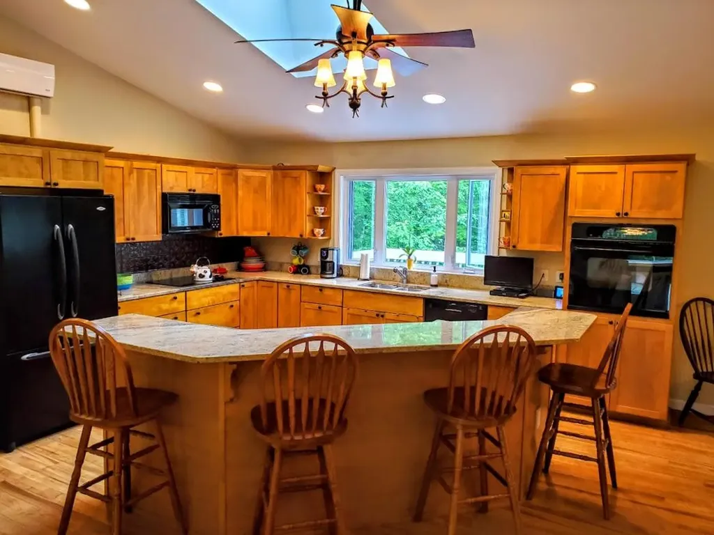 64 Libbey Lane Glenburn ME 04401