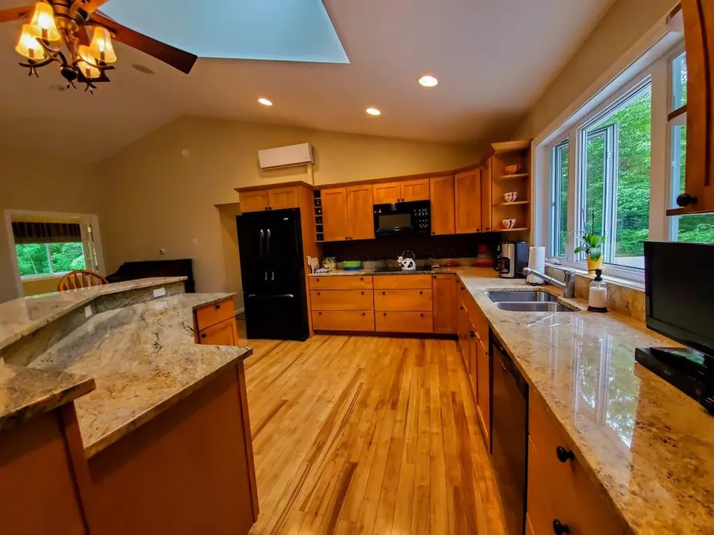 64 Libbey Lane Glenburn ME 04401