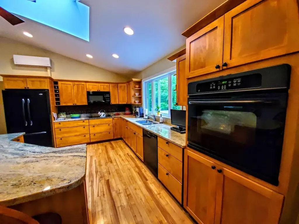 64 Libbey Lane Glenburn ME 04401