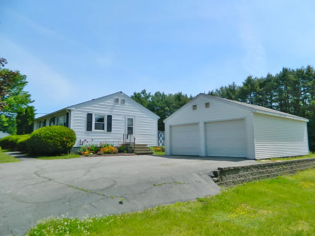 963 River Road Windham ME 04062
