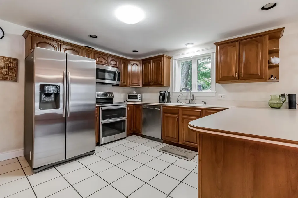 88 Hancock Road Raymond ME 04071