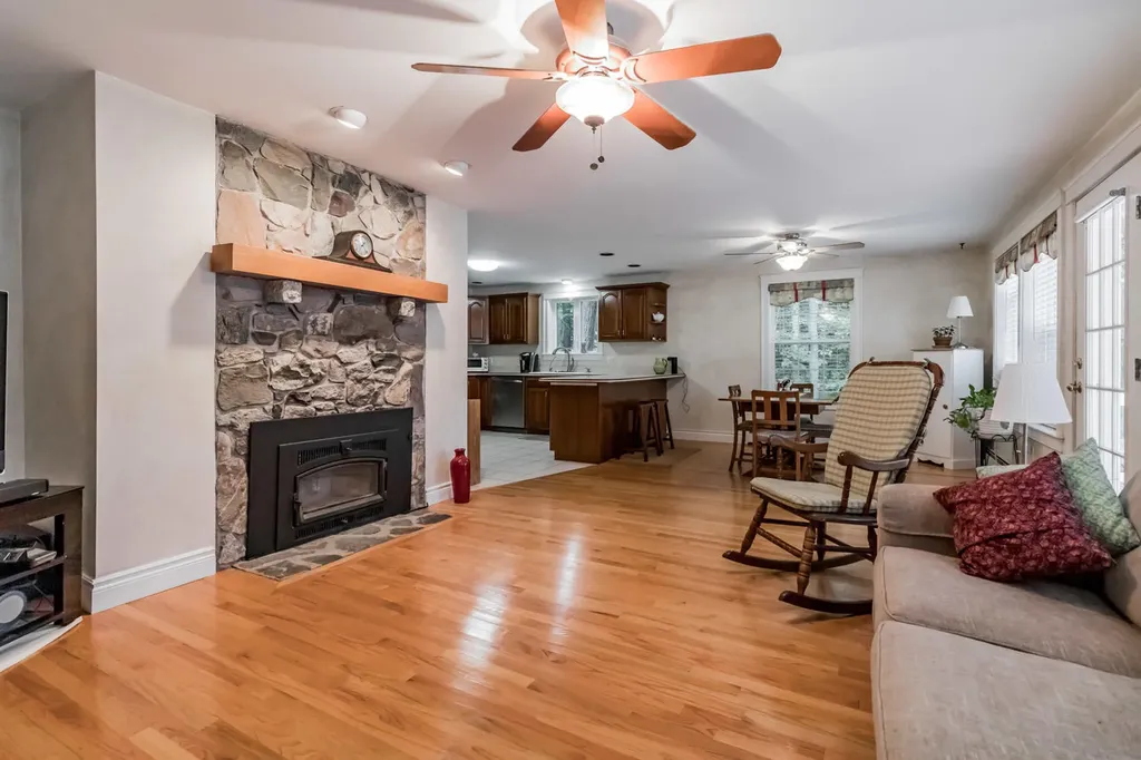 88 Hancock Road Raymond ME 04071