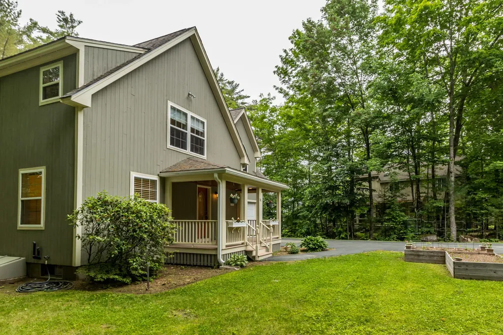 88 Hancock Road Raymond ME 04071