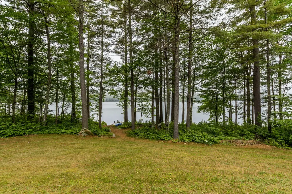 88 Hancock Road Raymond ME 04071
