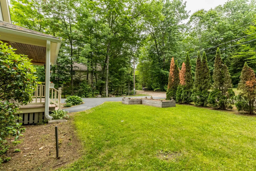 88 Hancock Road Raymond ME 04071