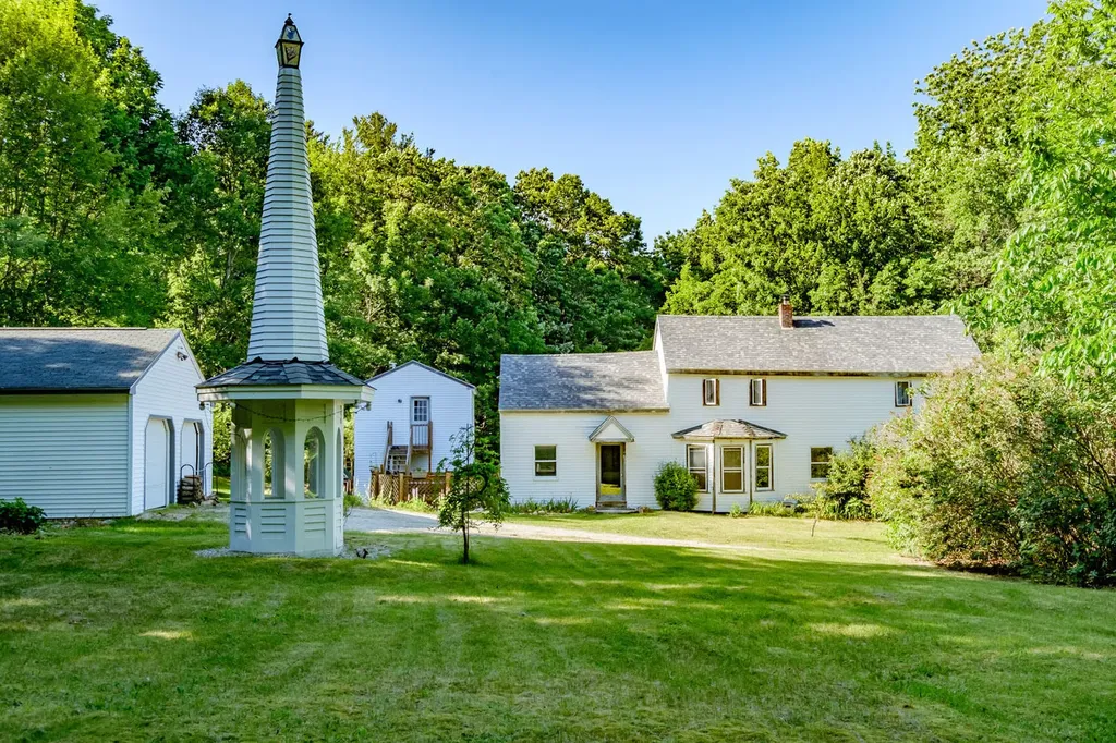179 Mayall Road Gray ME 04039