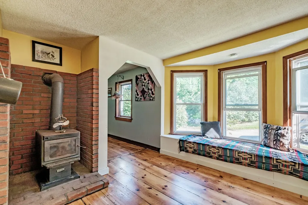179 Mayall Road Gray ME 04039