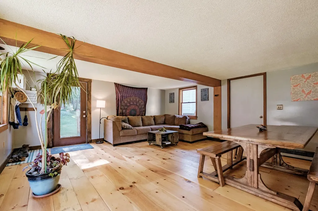 179 Mayall Road Gray ME 04039