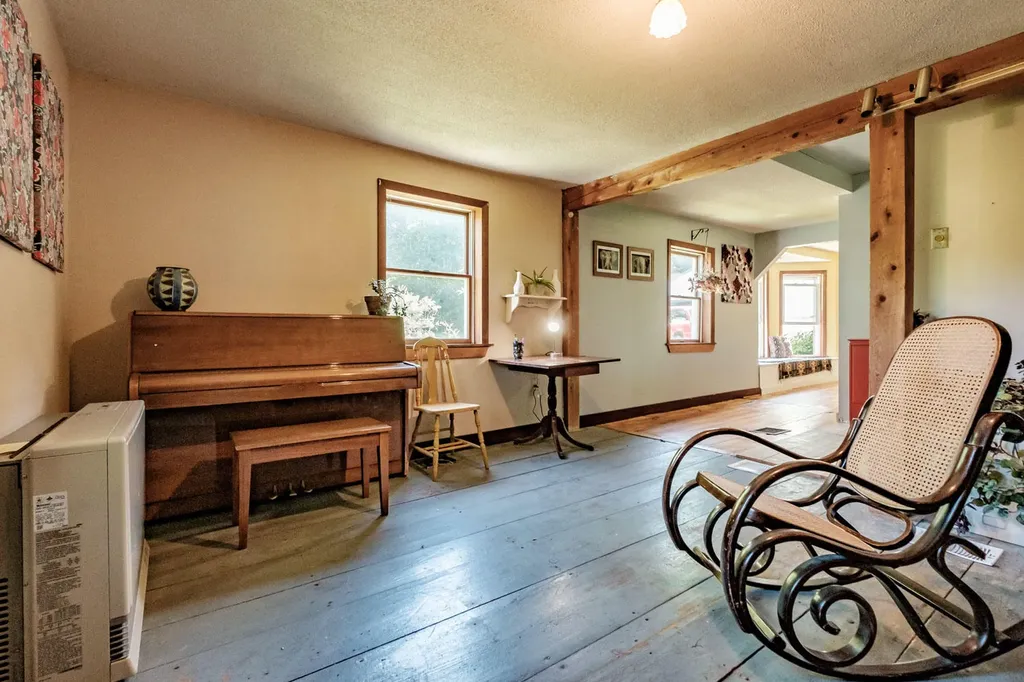 179 Mayall Road Gray ME 04039