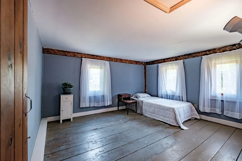 179 Mayall Road Gray ME 04039