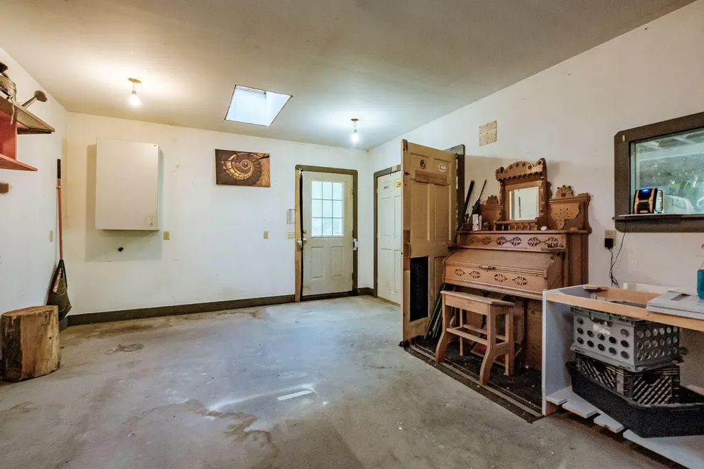 179 Mayall Road Gray ME 04039