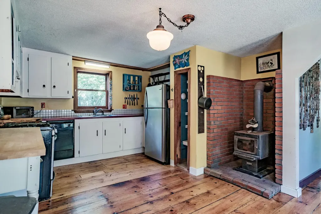 179 Mayall Road Gray ME 04039