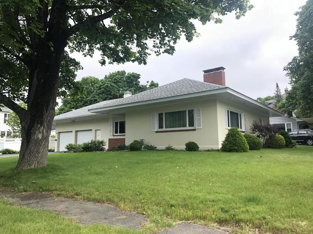 16 Fairmount Park E Bangor ME 04401