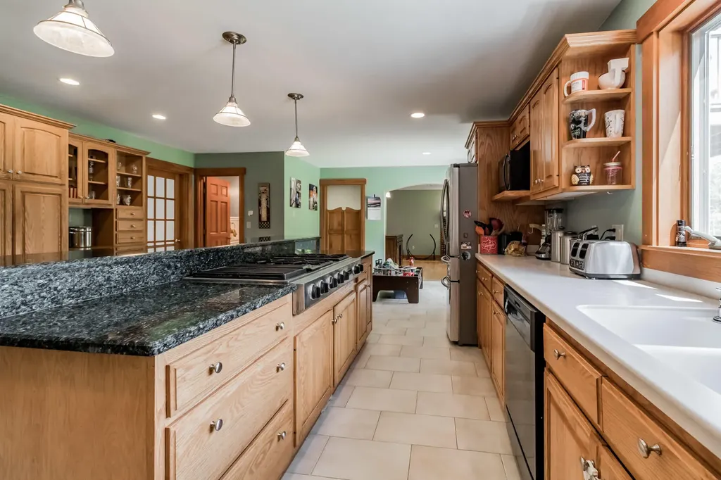 351 Beechwood Street Thomaston ME 04861