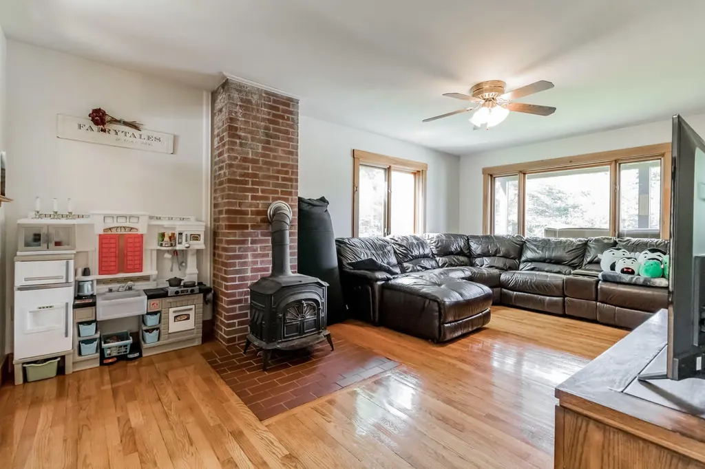 351 Beechwood Street Thomaston ME 04861