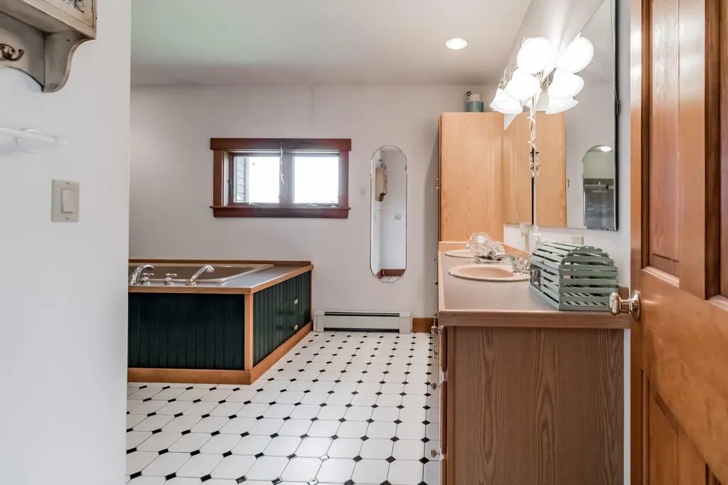 351 Beechwood Street Thomaston ME 04861