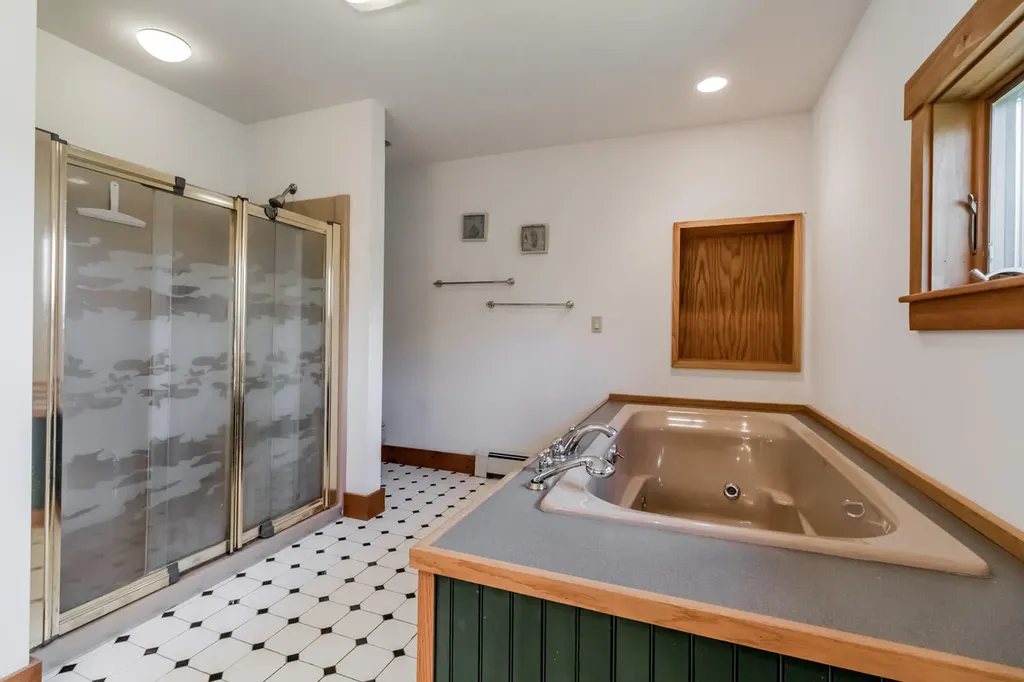 351 Beechwood Street Thomaston ME 04861