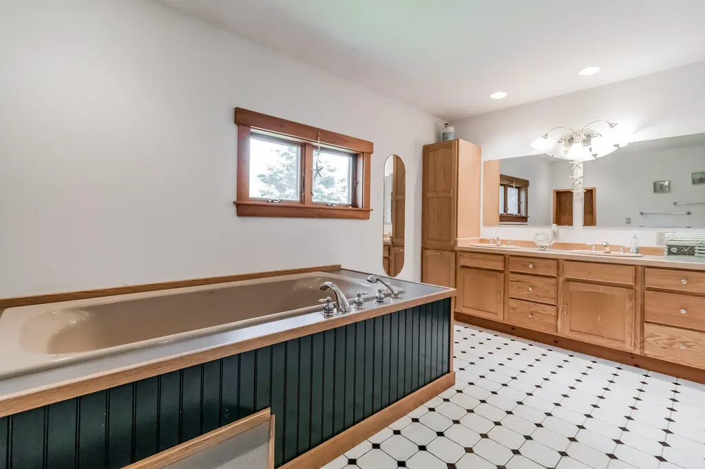 351 Beechwood Street Thomaston ME 04861