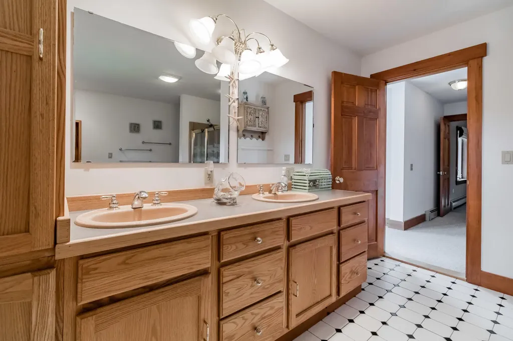 351 Beechwood Street Thomaston ME 04861